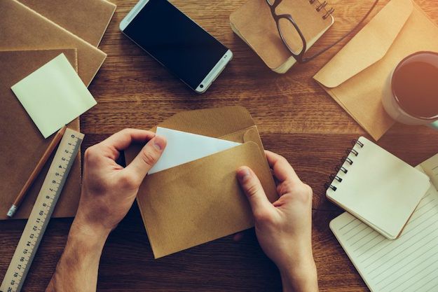What to Look for While Purchasing Envelopes Online