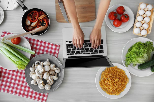 7 Tips on How to Become a Successful Food Blogger