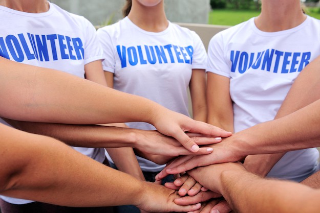 3 Ways Giving Back To the Community Benefits Your Company